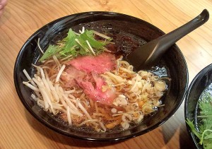 チャーギュウ麺の醤油スープ